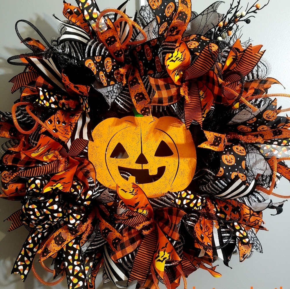 Holiday door wreath